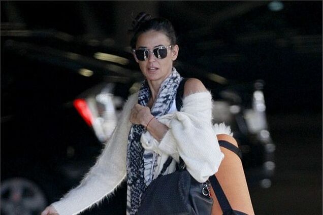 Деми Мур перестала прихорашиваться на йогу