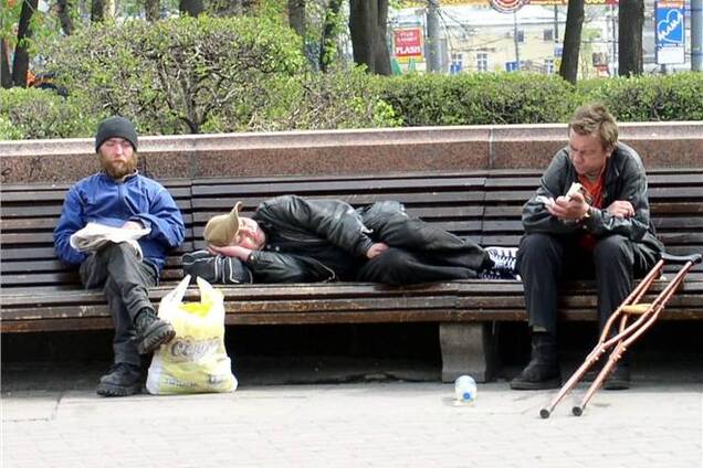 Семеро львів'ян побили двох бомжів за відмову дати грошей