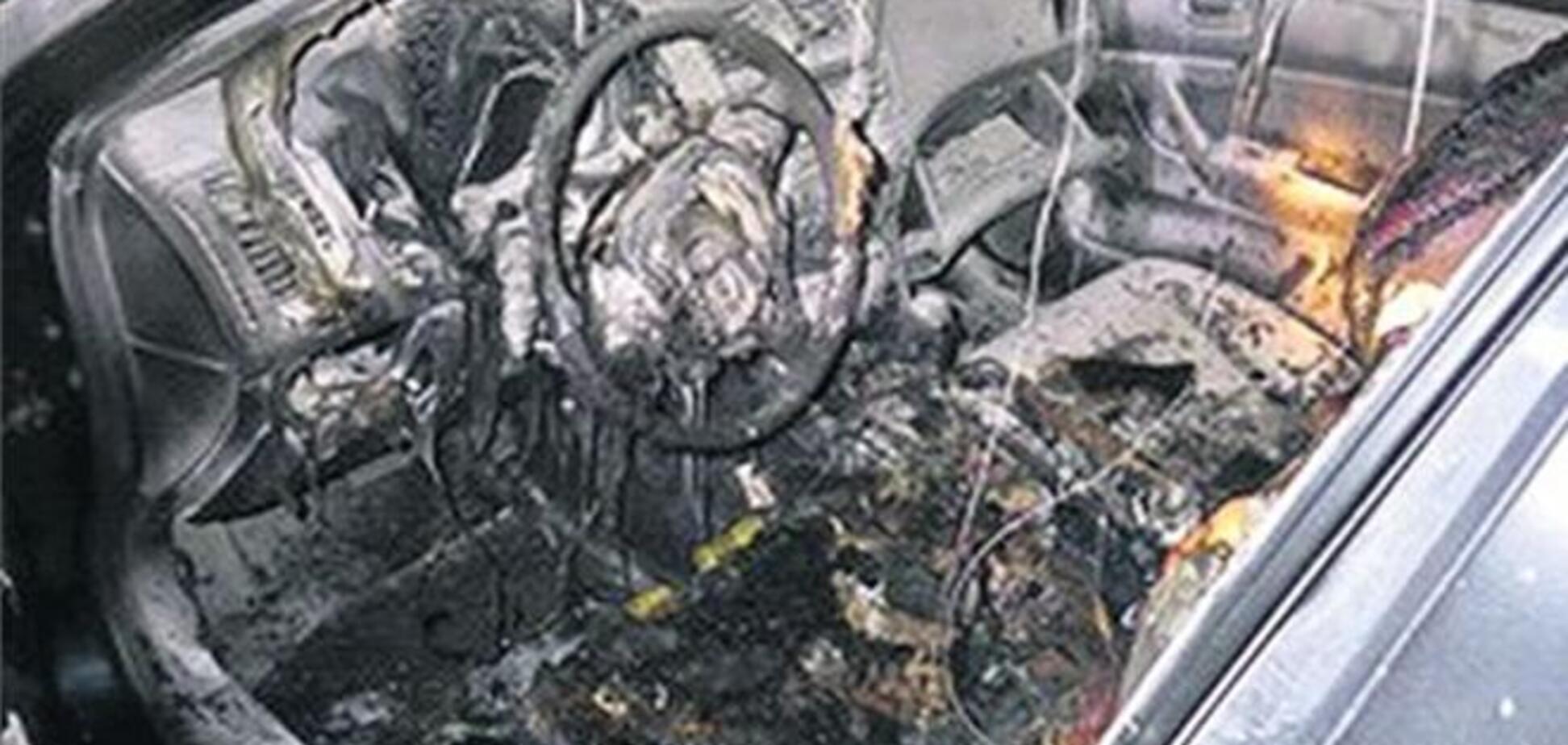 В машину киевской чиновницы подбросили 2 кг взрывчатки