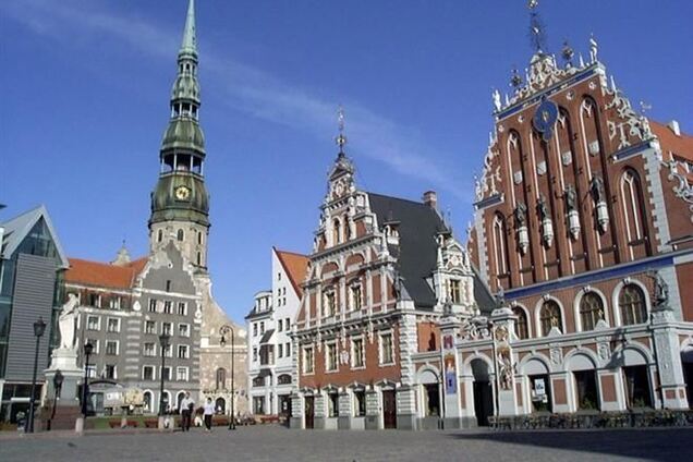 Упрощенный вид на жительство принес Латвии €800 млн доходов