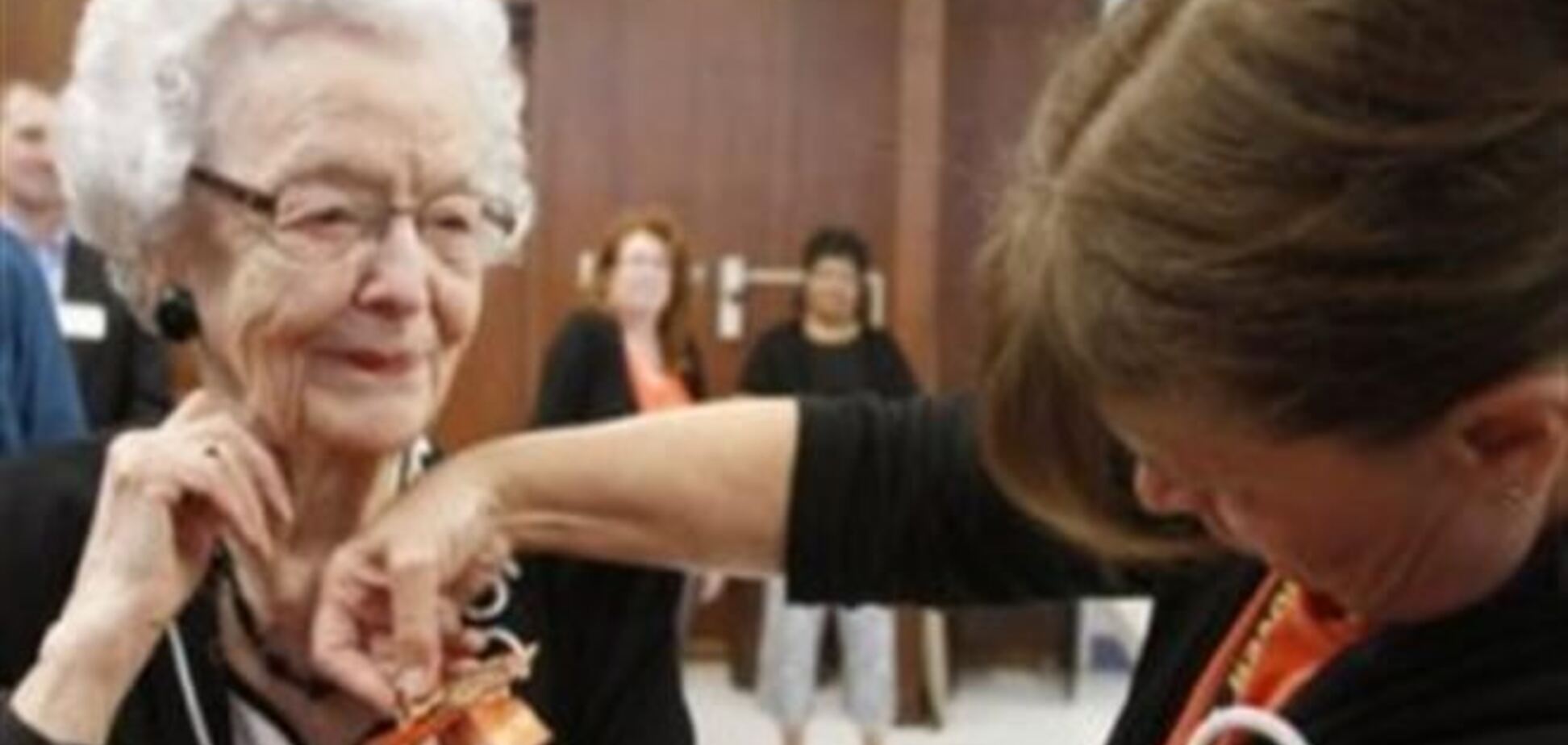 Американка получила аттестат об окончании школы в 99 лет 