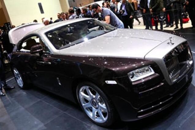 Rolls-Royce задумался о выпуске карбоновых автомобилей