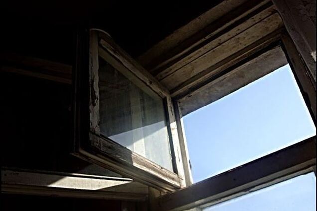 До 7,5 років засуджено перевертні, через які в Лозовій вистрибнув з вікна затриманий