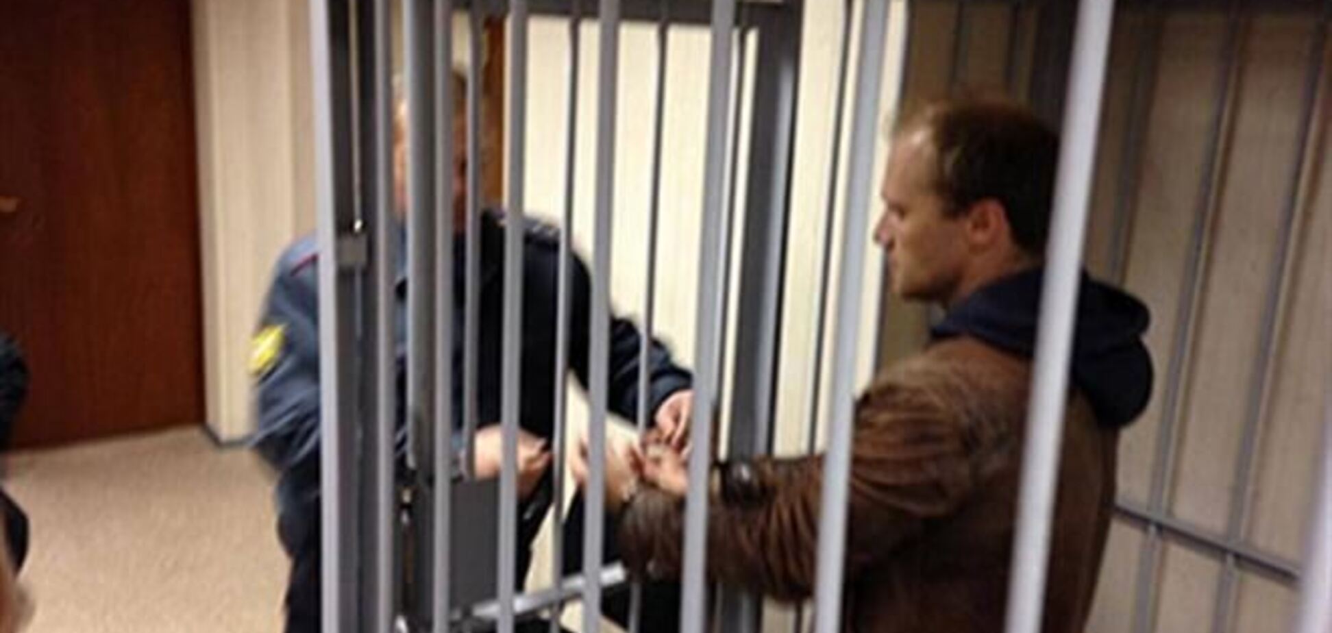 Российского фотографа с судна Greenpeace арестовали на 2 месяца