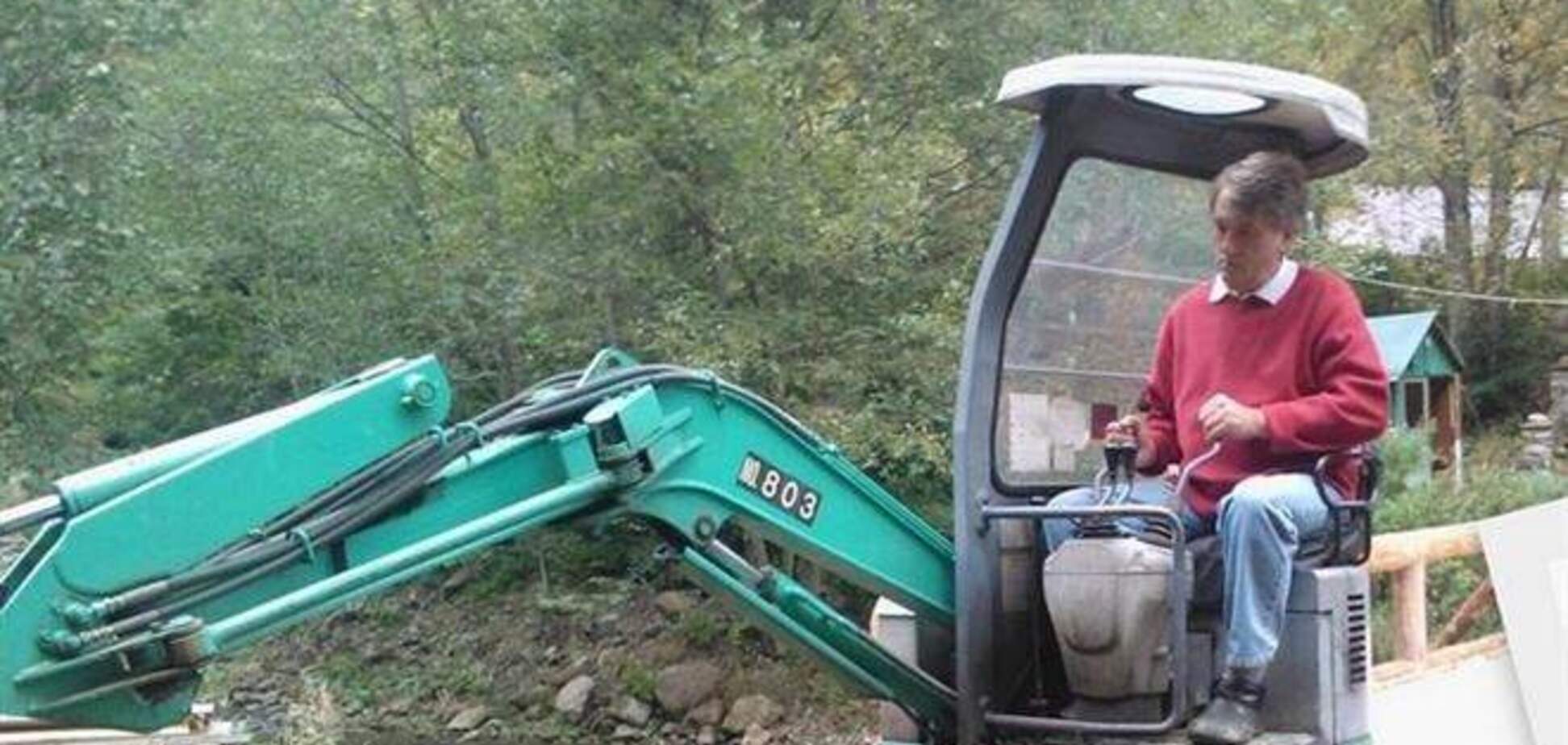 Ющенко на экскаваторе стал хитом Интернета