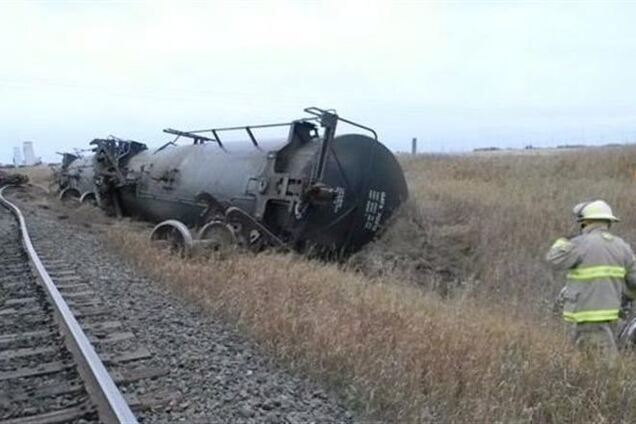 В Канаде сошел с рельсов поезд с нефтью и спиртом