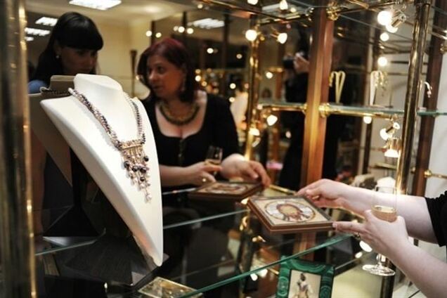 Грабіжники потягли з ювелірного магазину в Криму цінностей на 1 млн (відео)