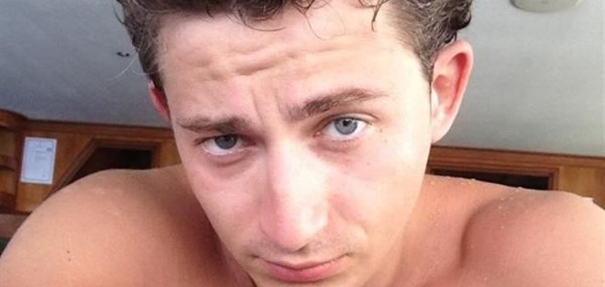 Коля Серга полностью обнажился на камеру