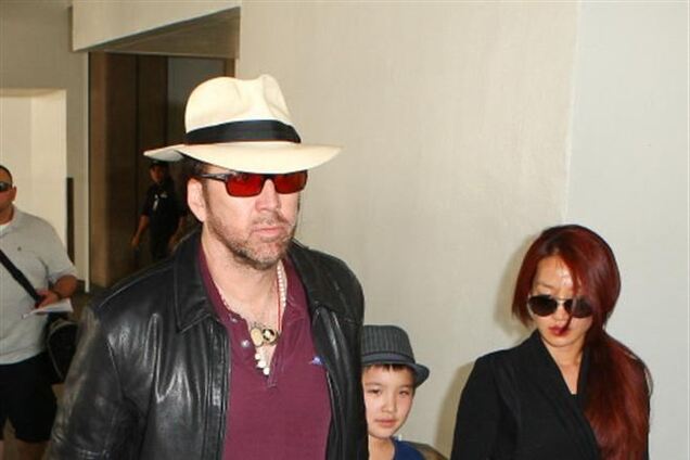 Николас Кейдж отправился с семьей в Китай