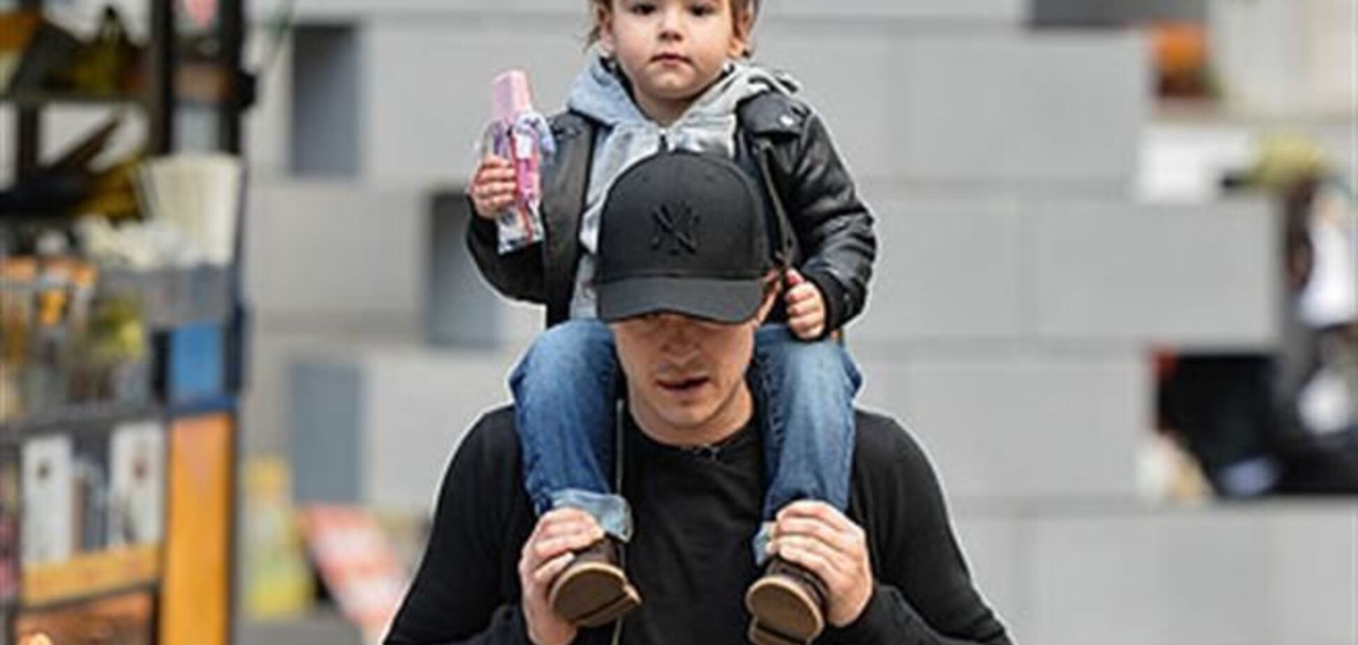 Орландо Блум провел день с Флином в парке