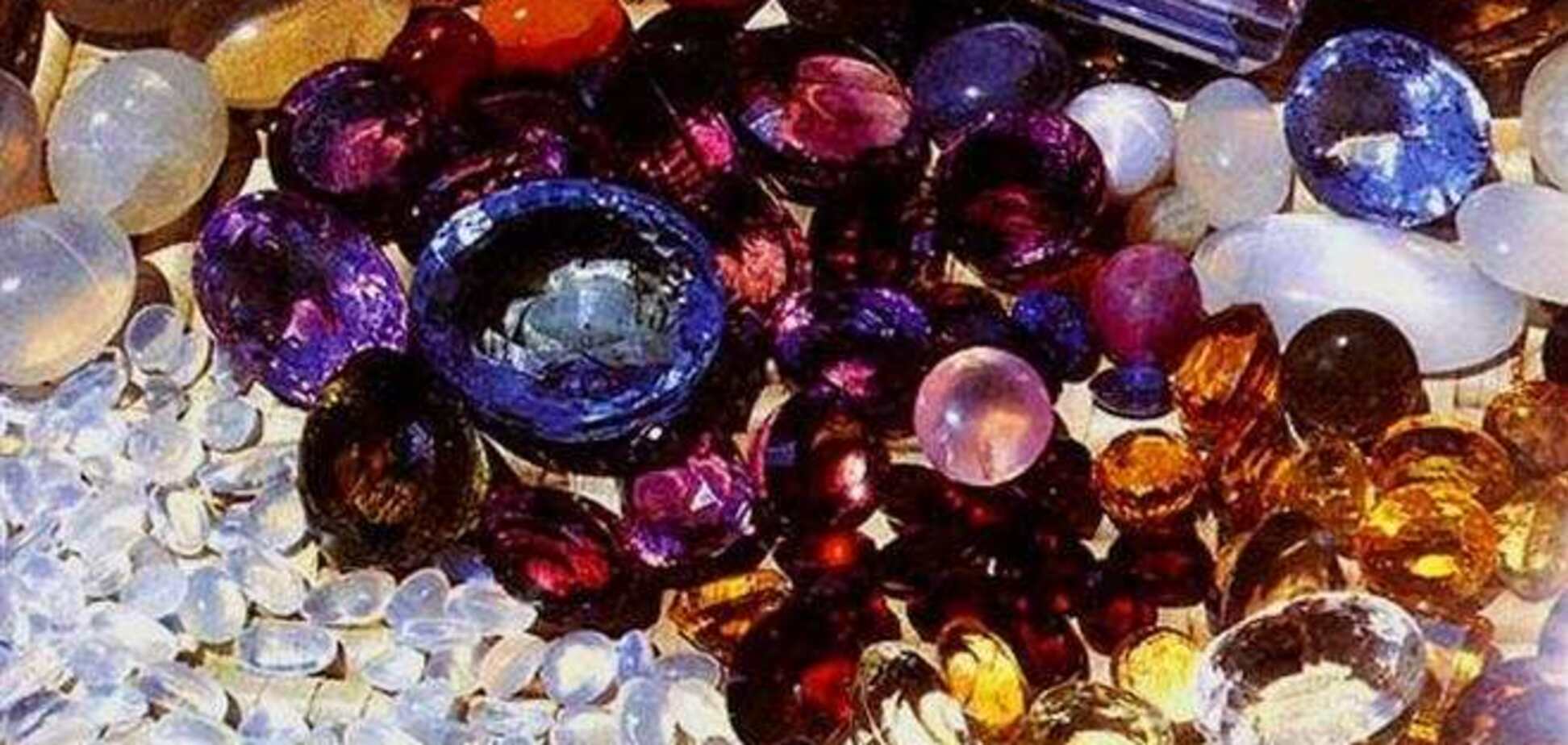 Альпинист нашел на Монблане коробку с драгоценностями на €200 тыс.