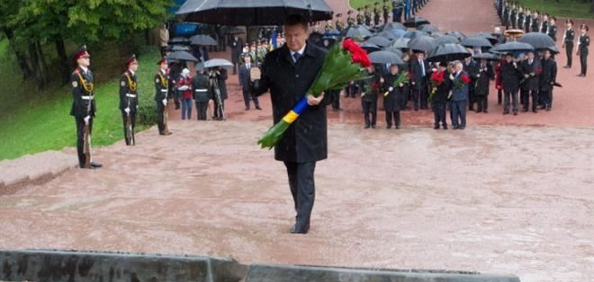 Янукович почтил память жертв Бабьего Яра 