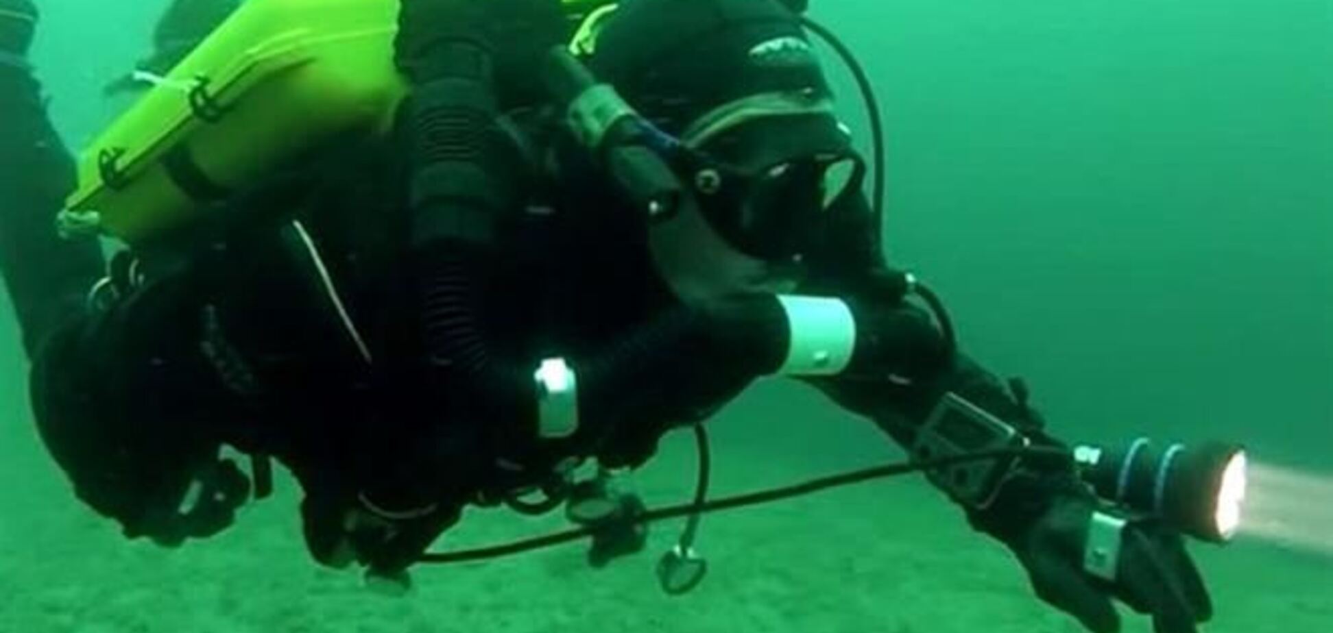 Водолазы достали рубку затонувшей 70 лет назад подводной лодки 