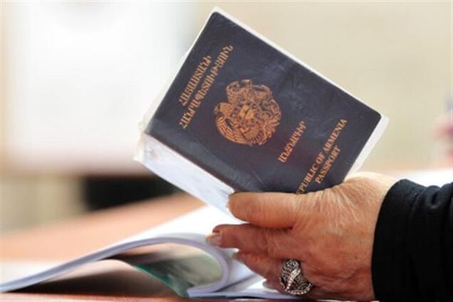 Вірменія переходить на біометричні паспорти