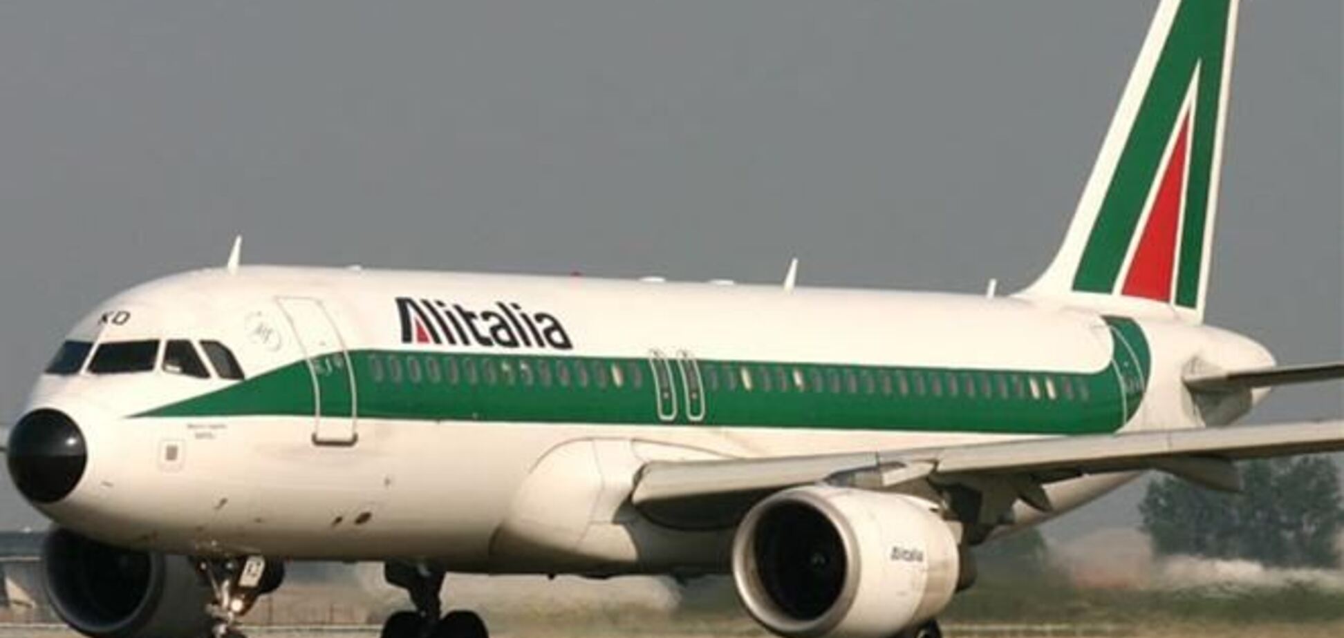 В аэропорту Рима за пределы полосы выкатился самолет