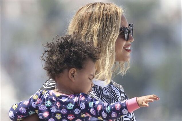 Бейонсе и Блю Айви отдыхают на Ибице