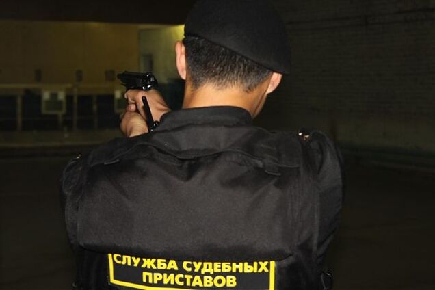 У Росії судові пристави 'вкрали' нареченого з весілля