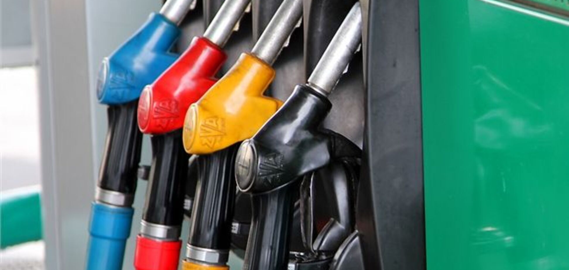 Госпотребинспекция забраковала на АЗС 600 тыс. литров бензина