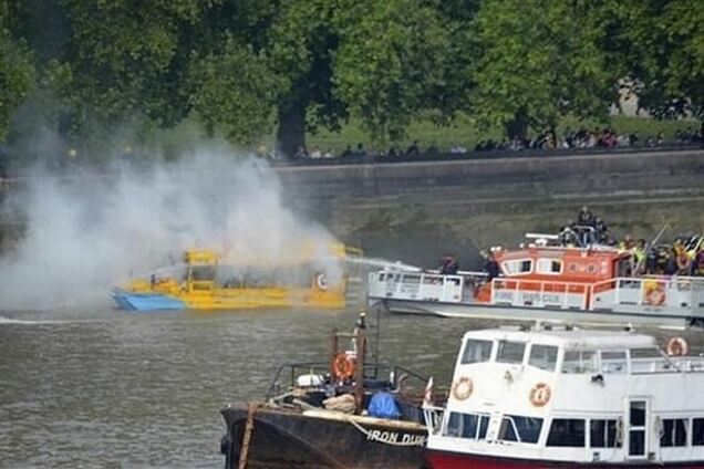 Туристы пострадали от пожара во время экскурсии по Темзе 
