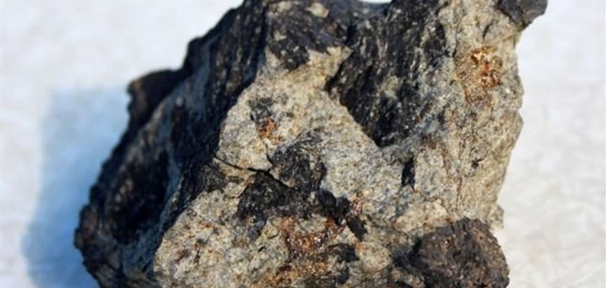 Россиянин продает самый большой обломок Челябинского метеорита