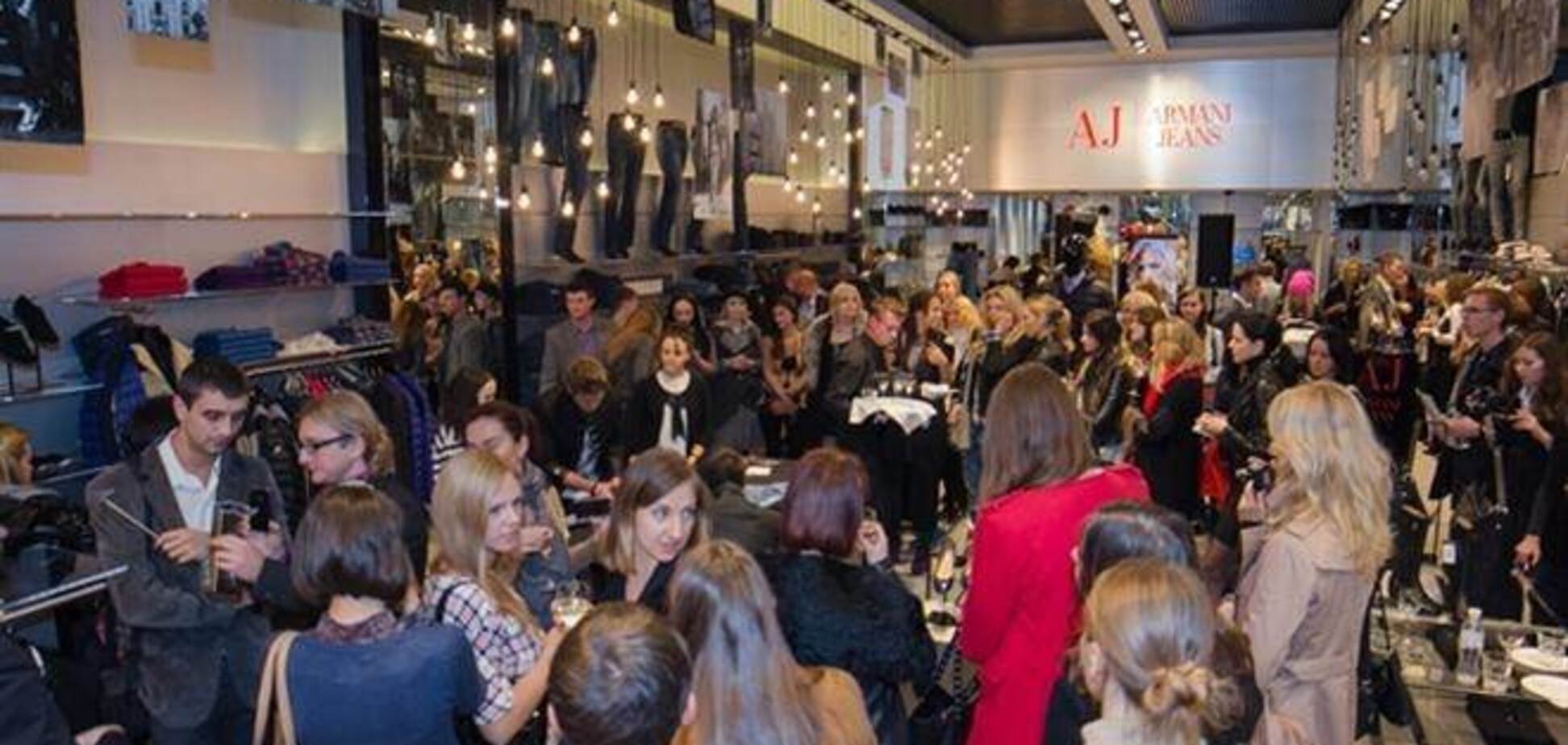 Селебретіс відірвалися на показі джинсів