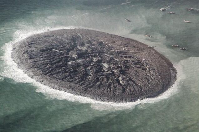 Опубліковані фото острова, що з'явився після землетрусу в Пакистані