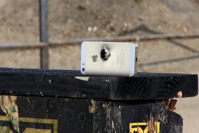 iPhone 5S расстреляли из винтовки