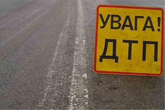 В центре Киева не разминулись трамвай и легковушка