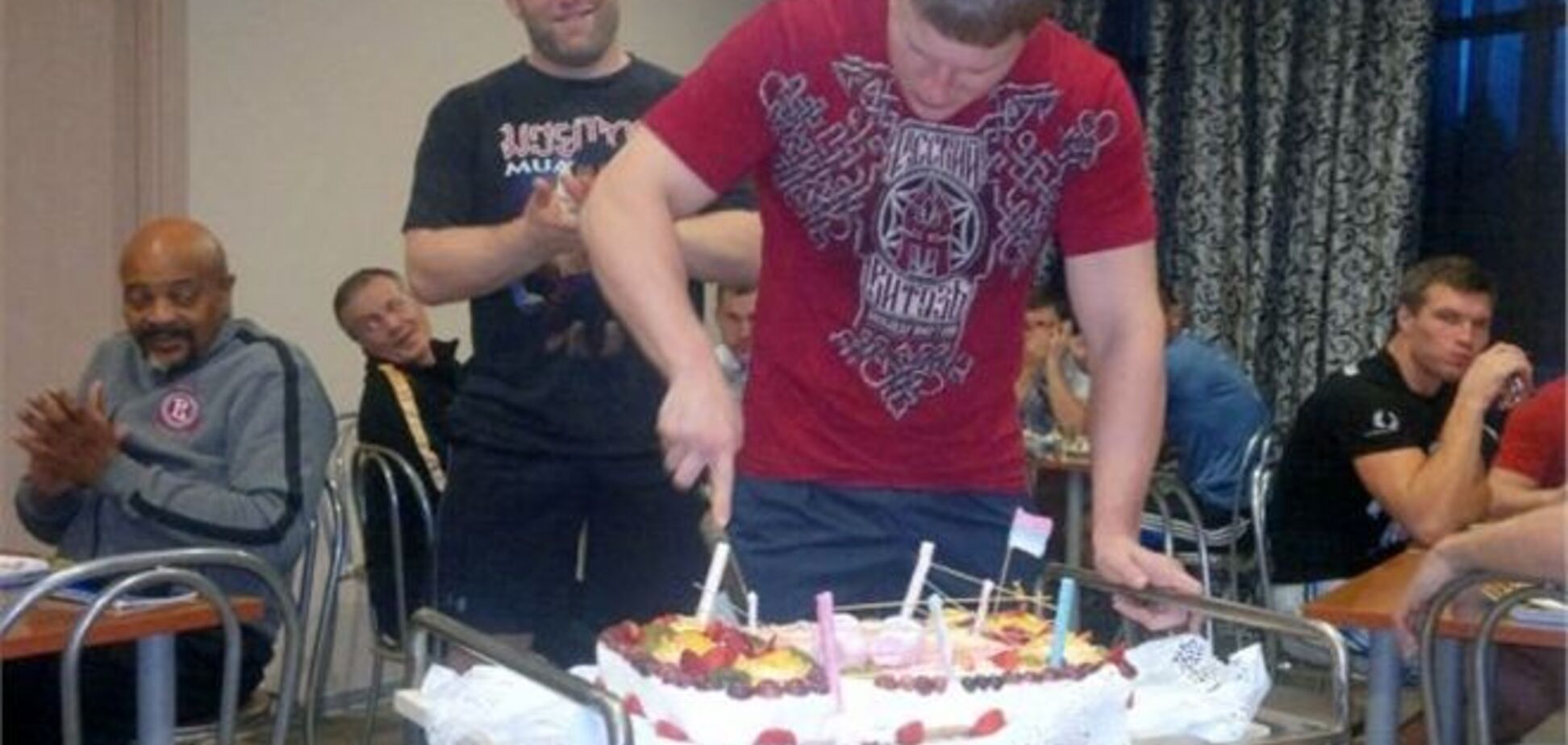 Соперник Кличко отметил день рождения. Фото