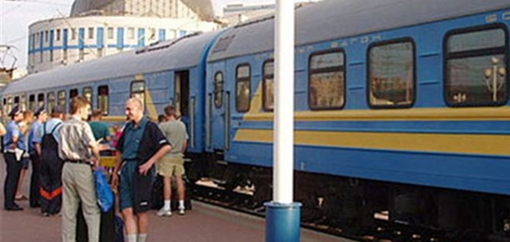 Пасажирам хочуть заборонити виходити на перон під час зупинки поїзда 