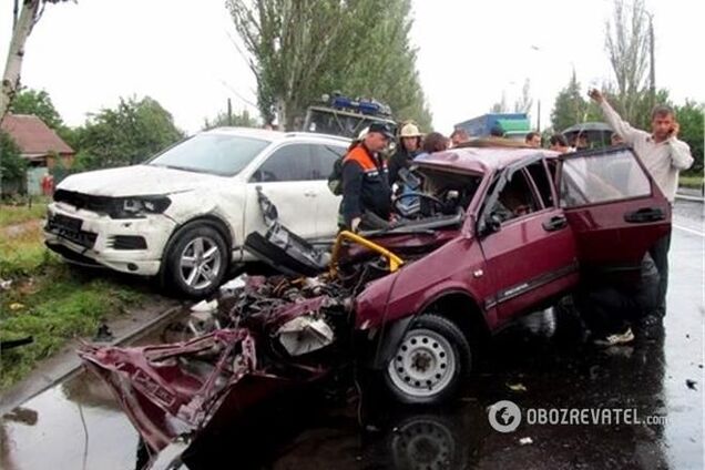 Потрійне ДТП в Донецькій області: одна людина загинула, дев'ятеро постраждали