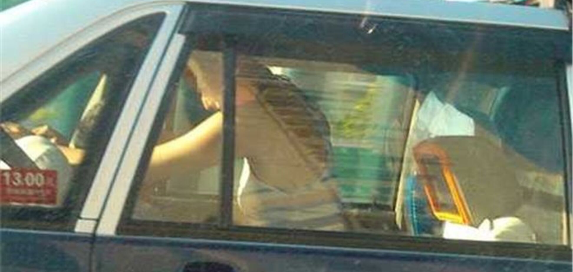 Закохані влаштували еротик-шоу для водіїв, зайнявшись сексом прямо в таксі