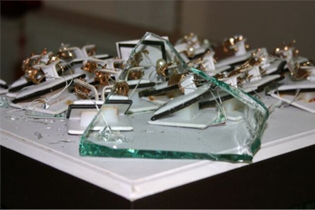 Убегая от погони, грабители растеряли почти все украденное золото