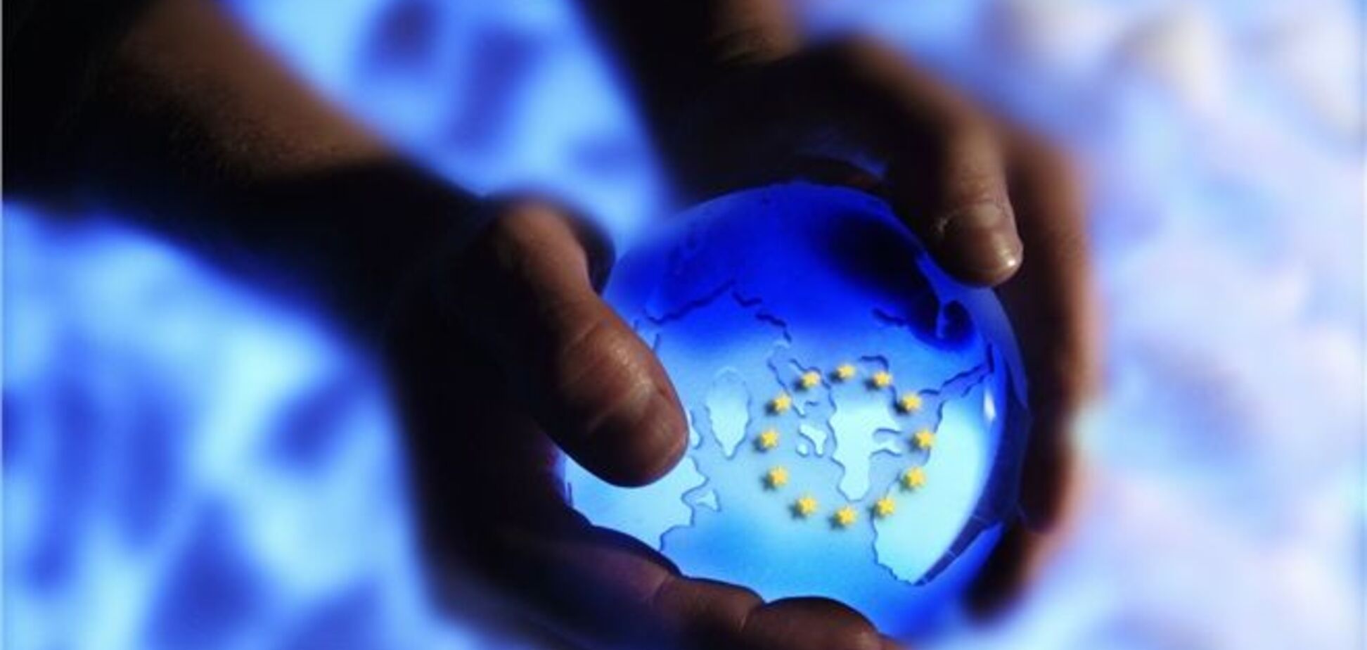 Европарламент решил осудить давление России на Украину