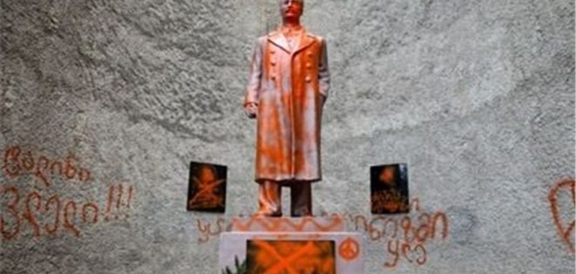 Памятник Сталину в Грузии демонтируют всего через несколько дней после установки