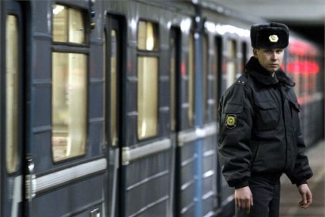 ЧП в московском метро: человек упал под поезд