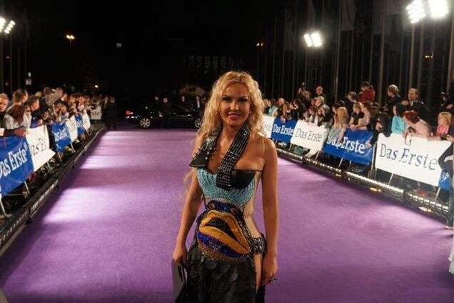 Друзья Камалии штурмуют роддом