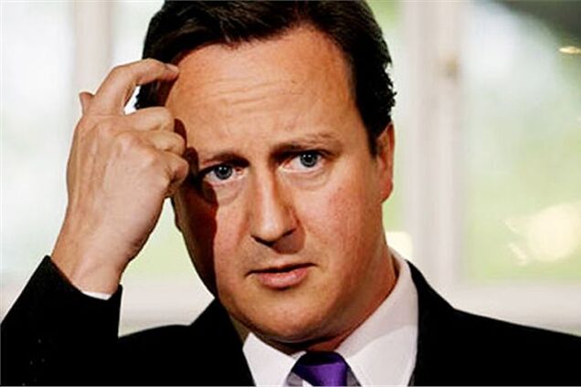 Британский премьер забыл секретные документы в поезде