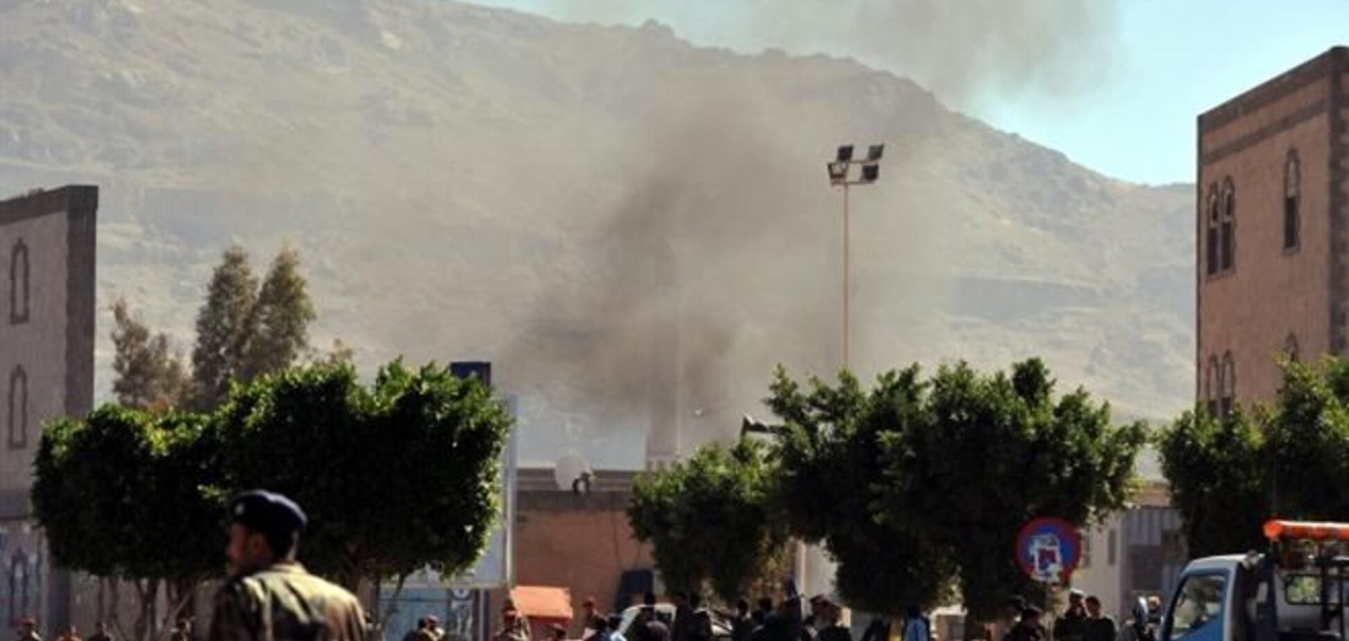 У Сомалі на території готелю прогриміли три вибухи: є жертви