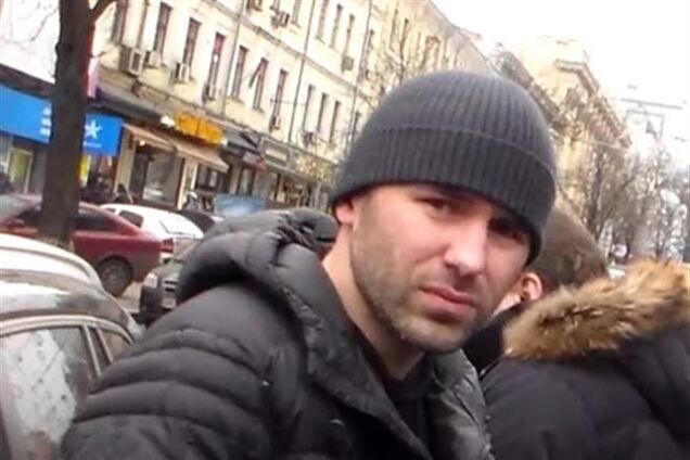 Невідомий на BMW наїхав на колону активістів Майдану