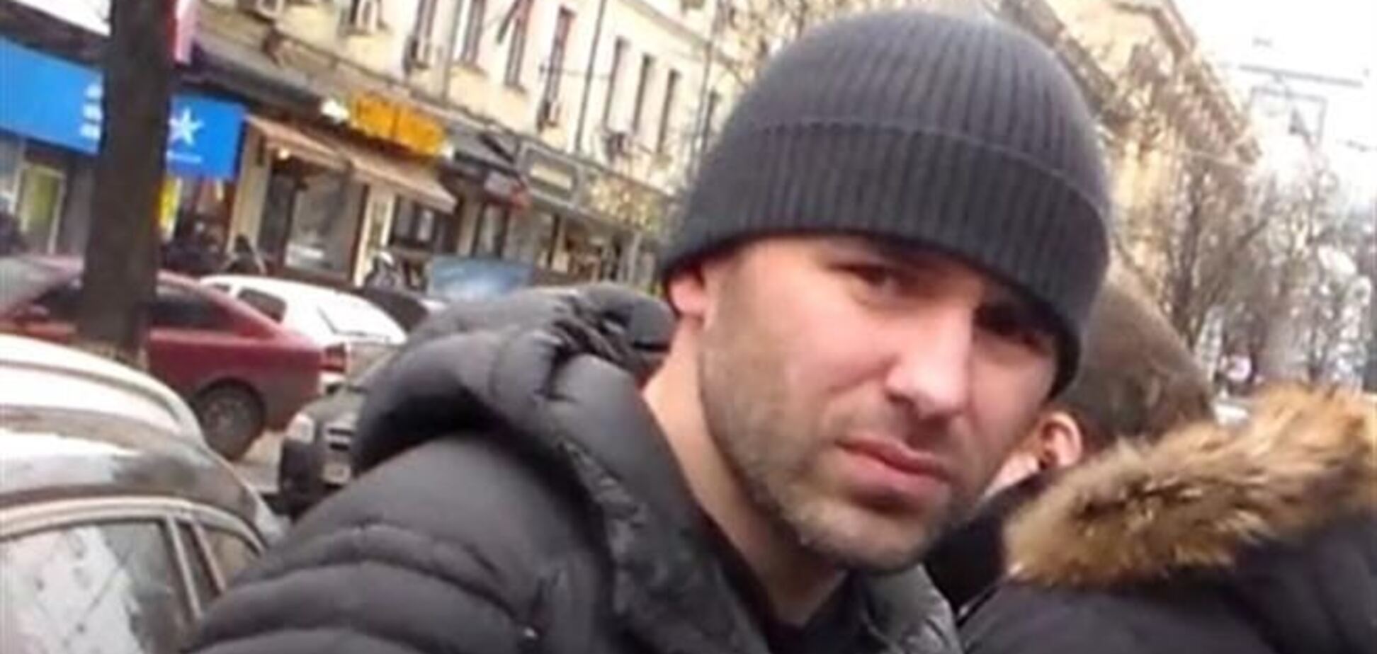Неизвестный на BMW наехал на колонну активистов Майдана
