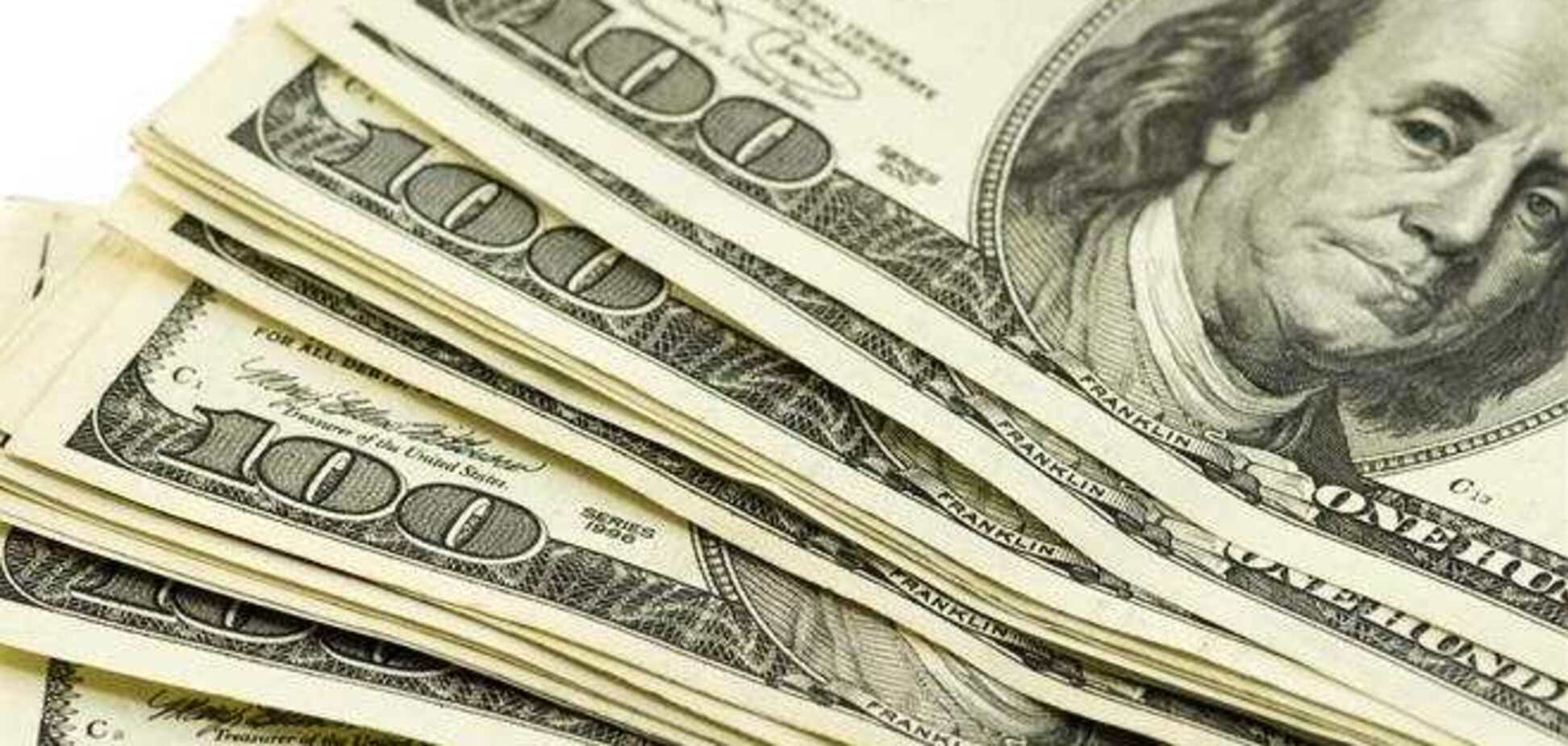 Доллар незначительно вырос на закрытии межбанка