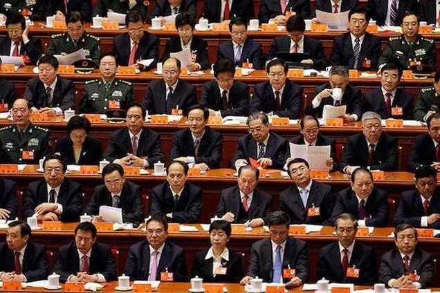 За 2013 год в Китае наказали более 180 тыс. чиновников-коррупционеров