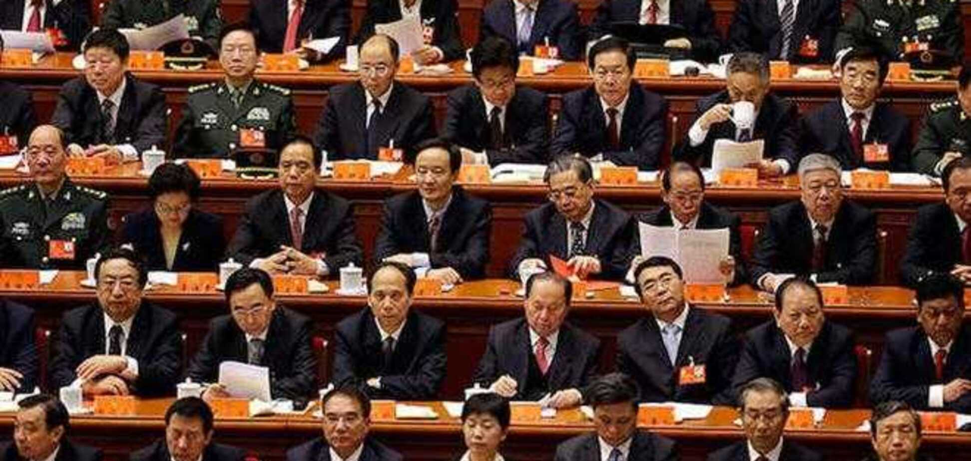 За 2013 год в Китае наказали более 180 тыс. чиновников-коррупционеров