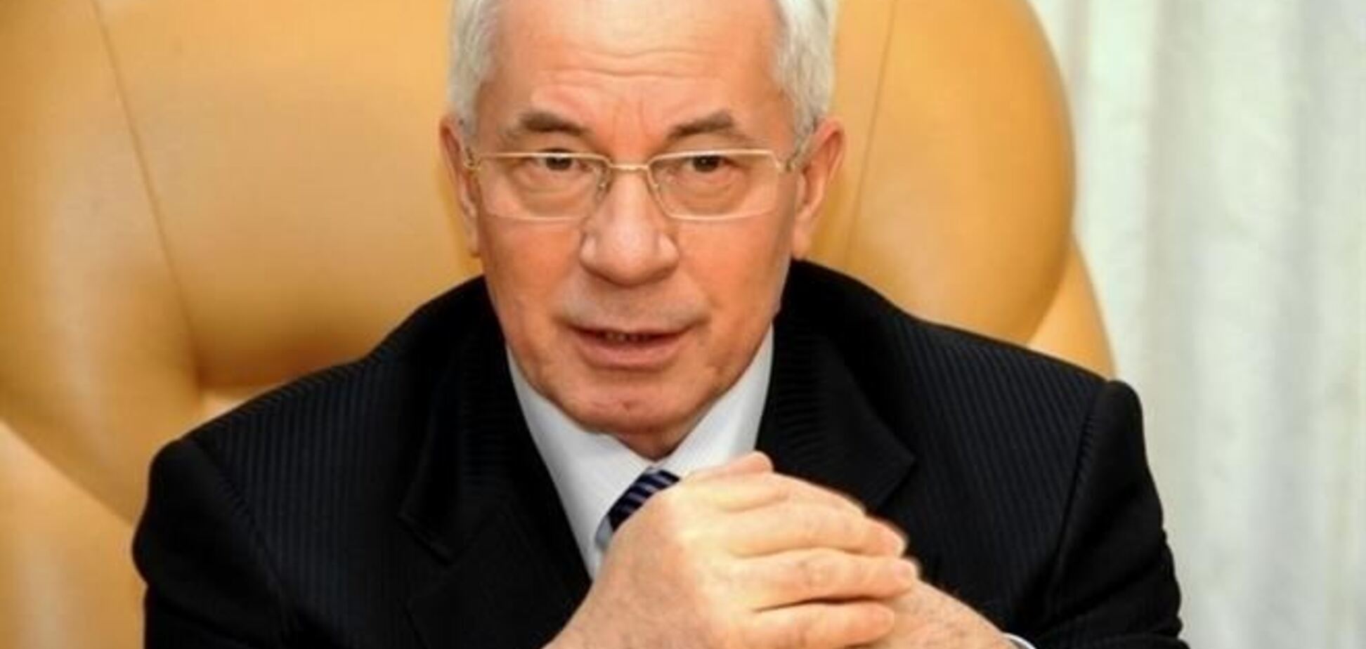 Азаров пообещал 'носить на руках' производителей и бизнесменов в 2014 году