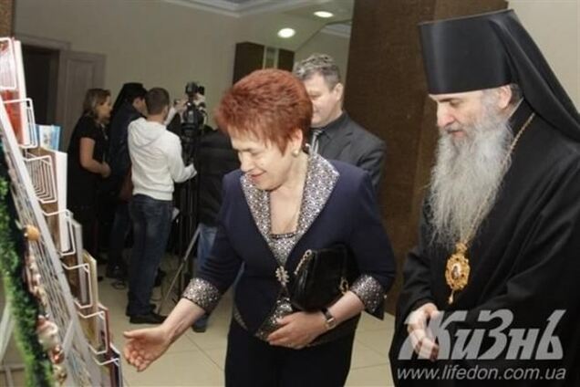 Жена Януковича сходила на 'культурную' елку