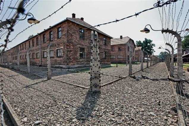 У Польщі запропонували саджати у в'язницю за фразу 'польські табори смерті'