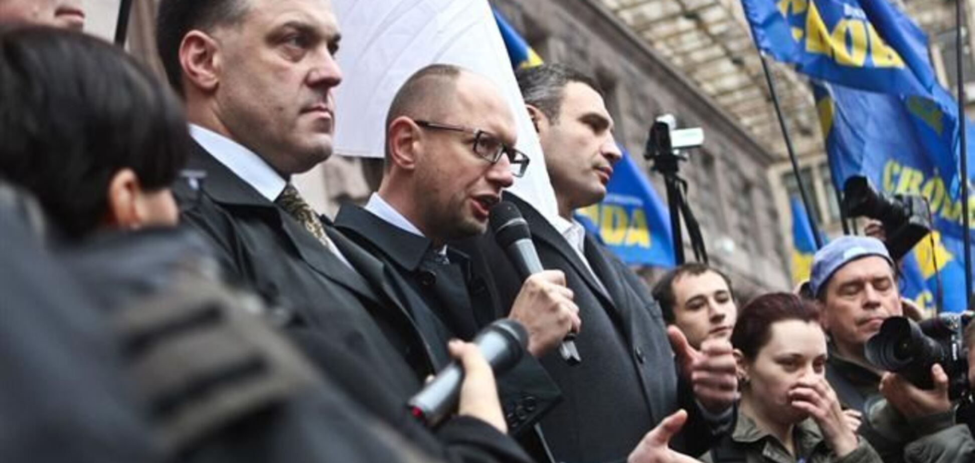 Лидеры оппозиции назвали избиение Луценко покушением на убийство
