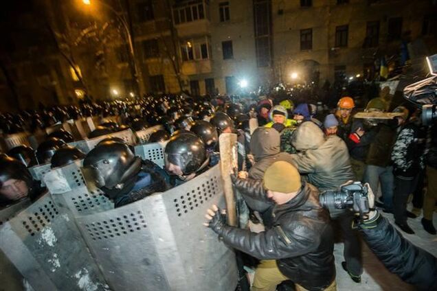 Политолог: вчерашние столкновения с 'Беркутом' говорят о радикализации Евромайдана