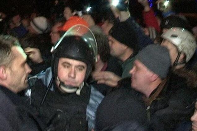 В драке под Святошинским судом замечены беркутовцы, разгонявшие Евромайдан